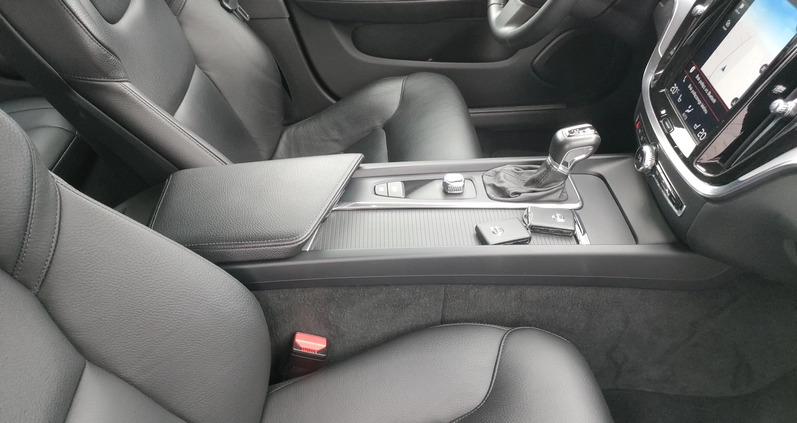 Volvo V60 cena 98277 przebieg: 133000, rok produkcji 2018 z Międzyrzecz małe 742